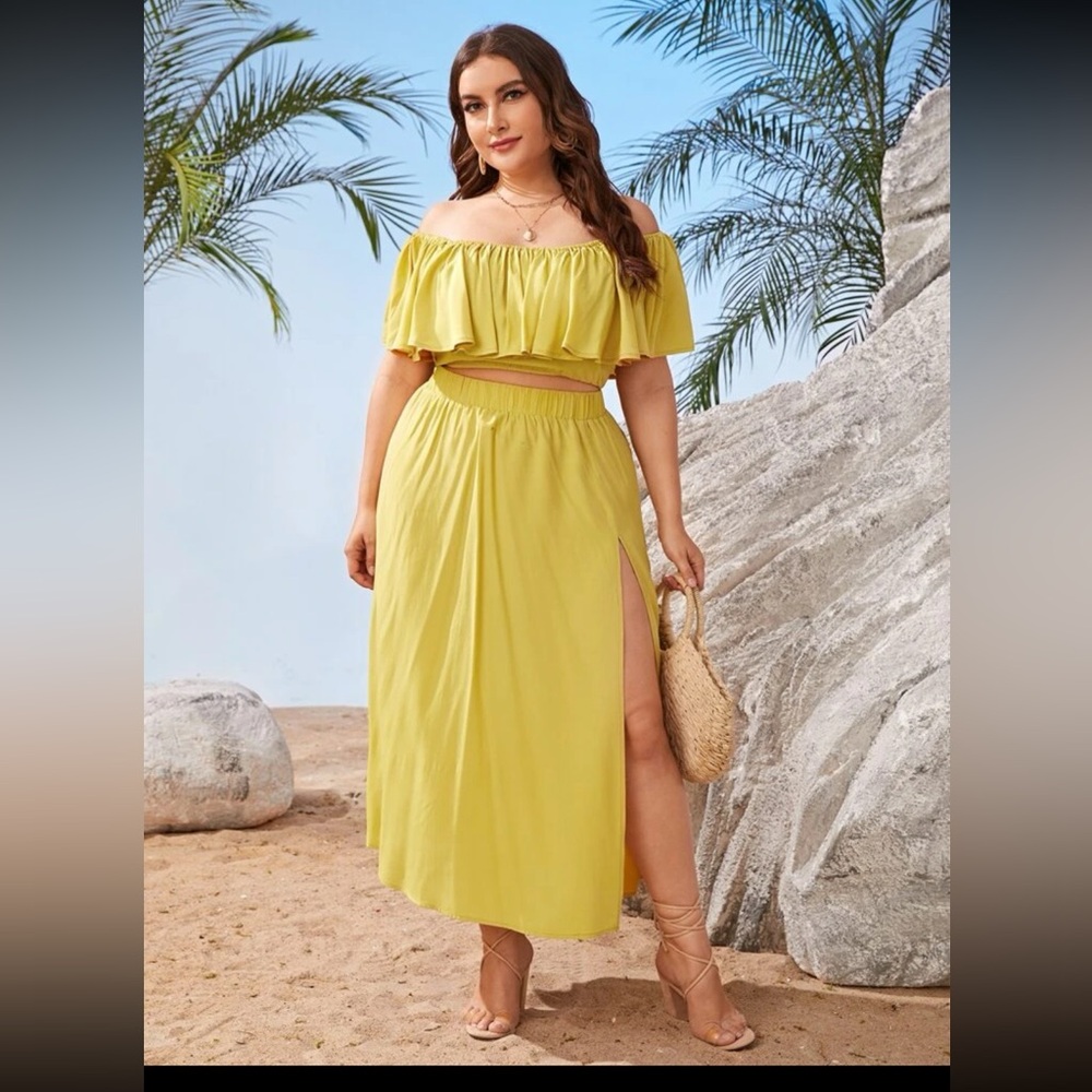 Pretty yellow 2 piece set. Perfect for vacation. Plus size